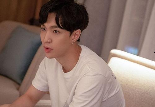 娱乐吃瓜张艺兴,从娱乐吃瓜到实力偶像的蜕变之路  第1张